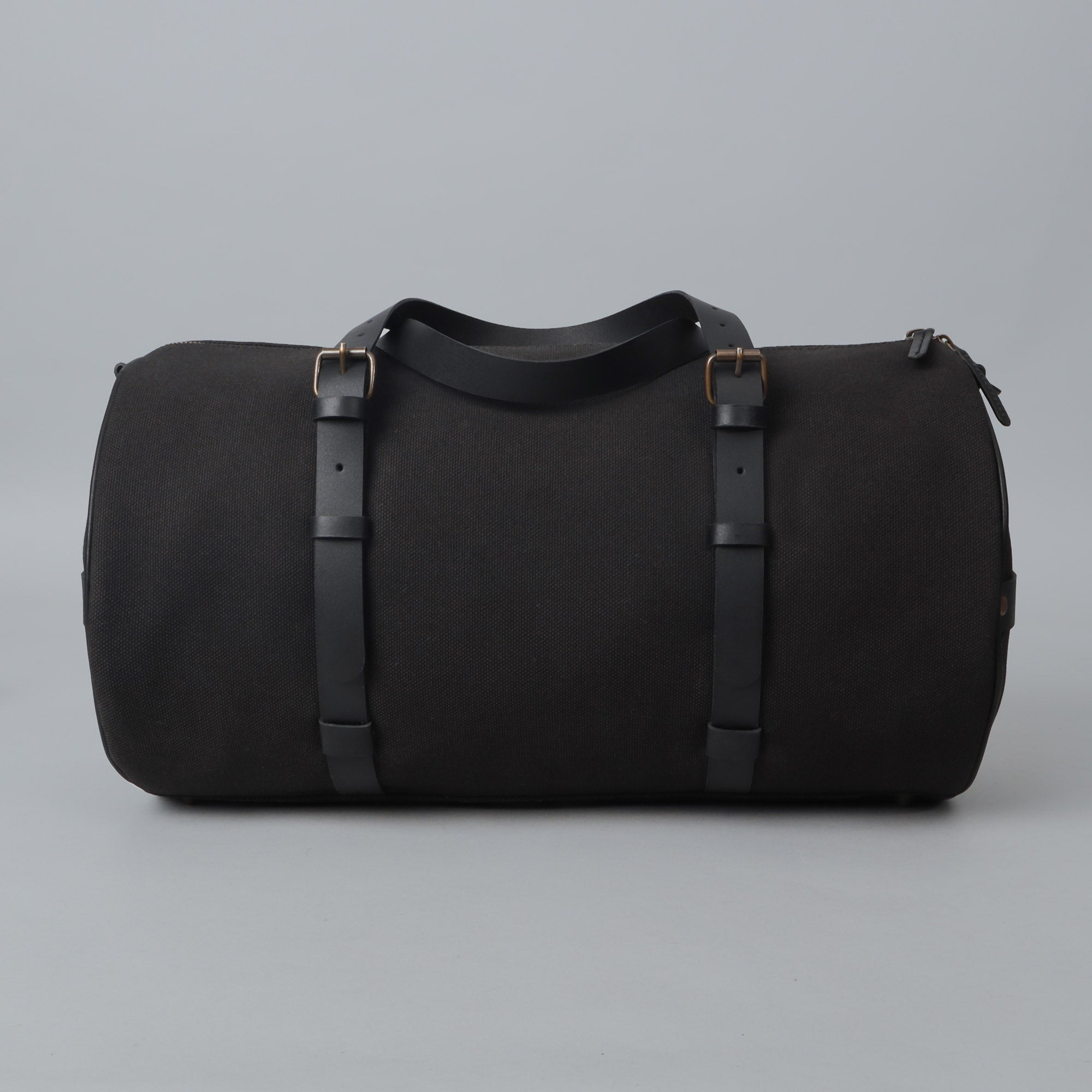 Miami Canvas Gym Bag featuring durable cotton canvas, leather straps, and spacious compartments for gym essentials.