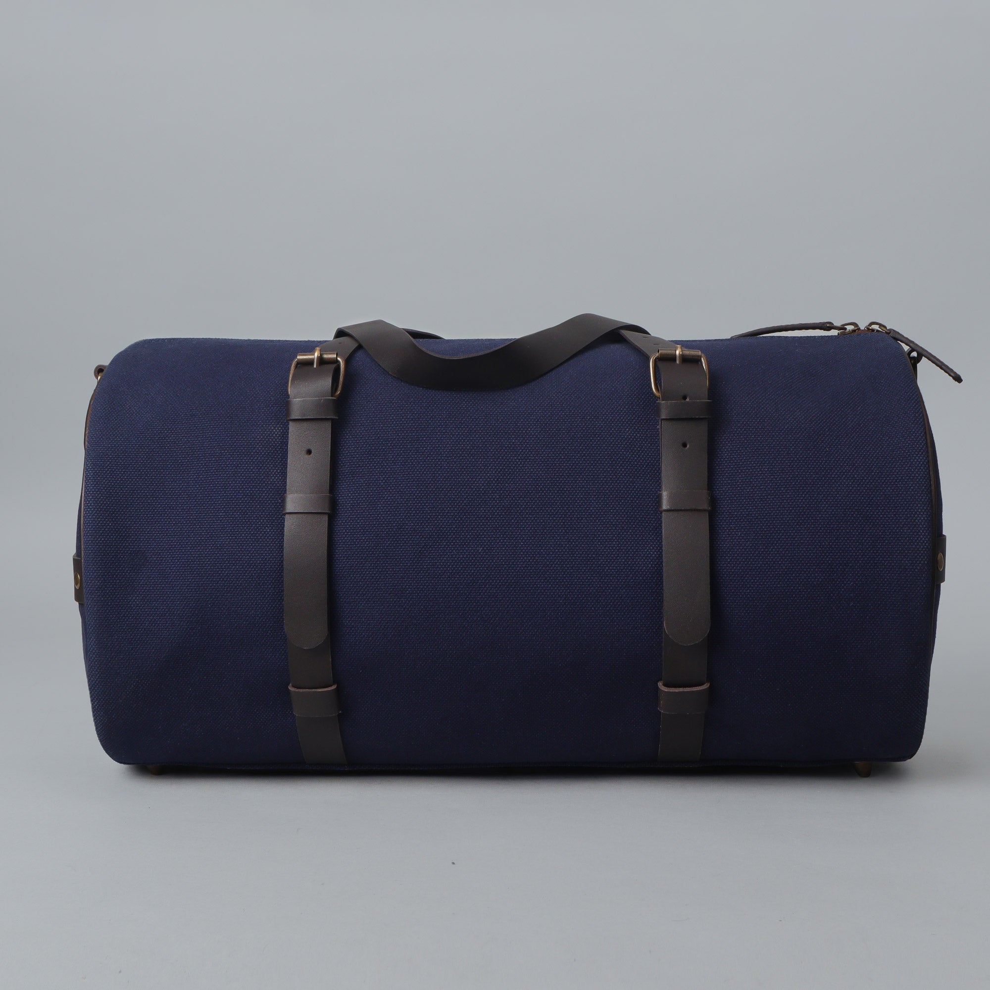 Miami Canvas Gym Bag featuring durable cotton canvas, leather straps, and spacious compartments for gym essentials.