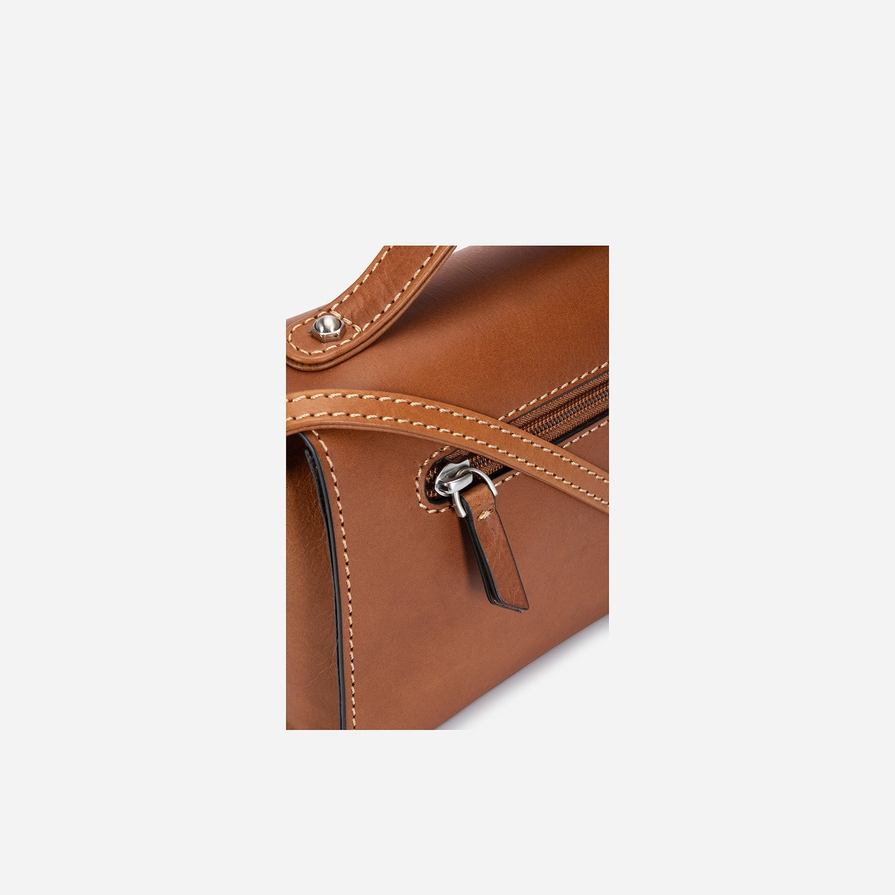 Montana Ladies Crossbody bag in Colt color, showcasing its elegant design and spacious interior.