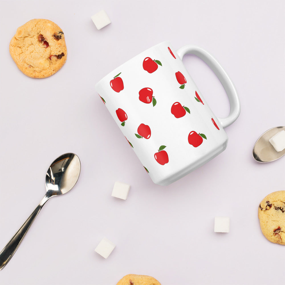 Mug Blanc Pommes en céramique avec impression vive, idéal pour café et thé.