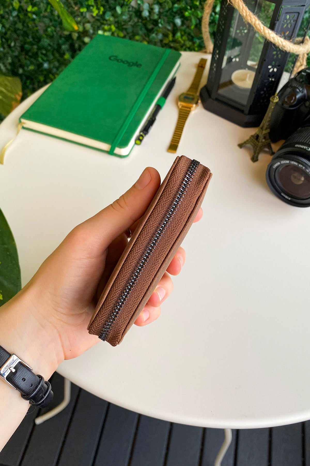 Porto Genuine Leather Wallet featuring a zipper, showcasing its elegant design and multiple card slots.