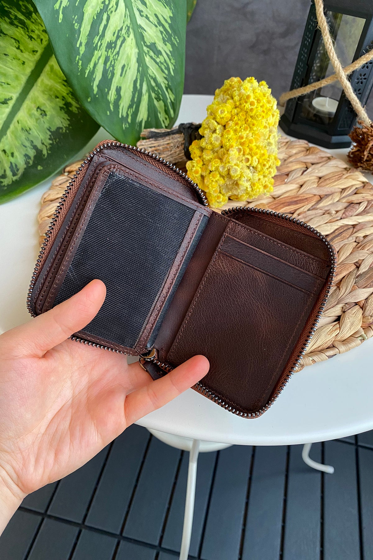 Porto Genuine Leather Wallet featuring a zipper, showcasing its elegant design and multiple card slots.