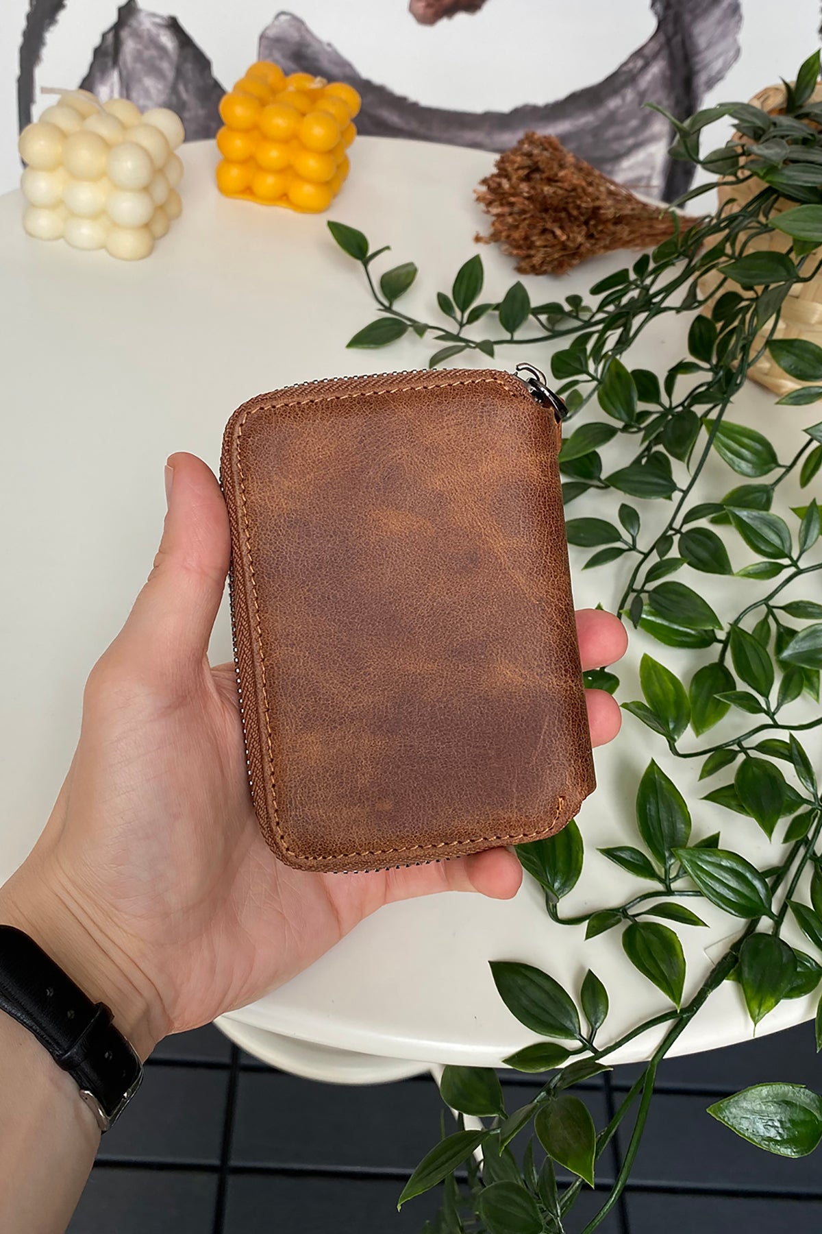 Porto Genuine Leather Wallet featuring a zipper, showcasing its elegant design and multiple card slots.