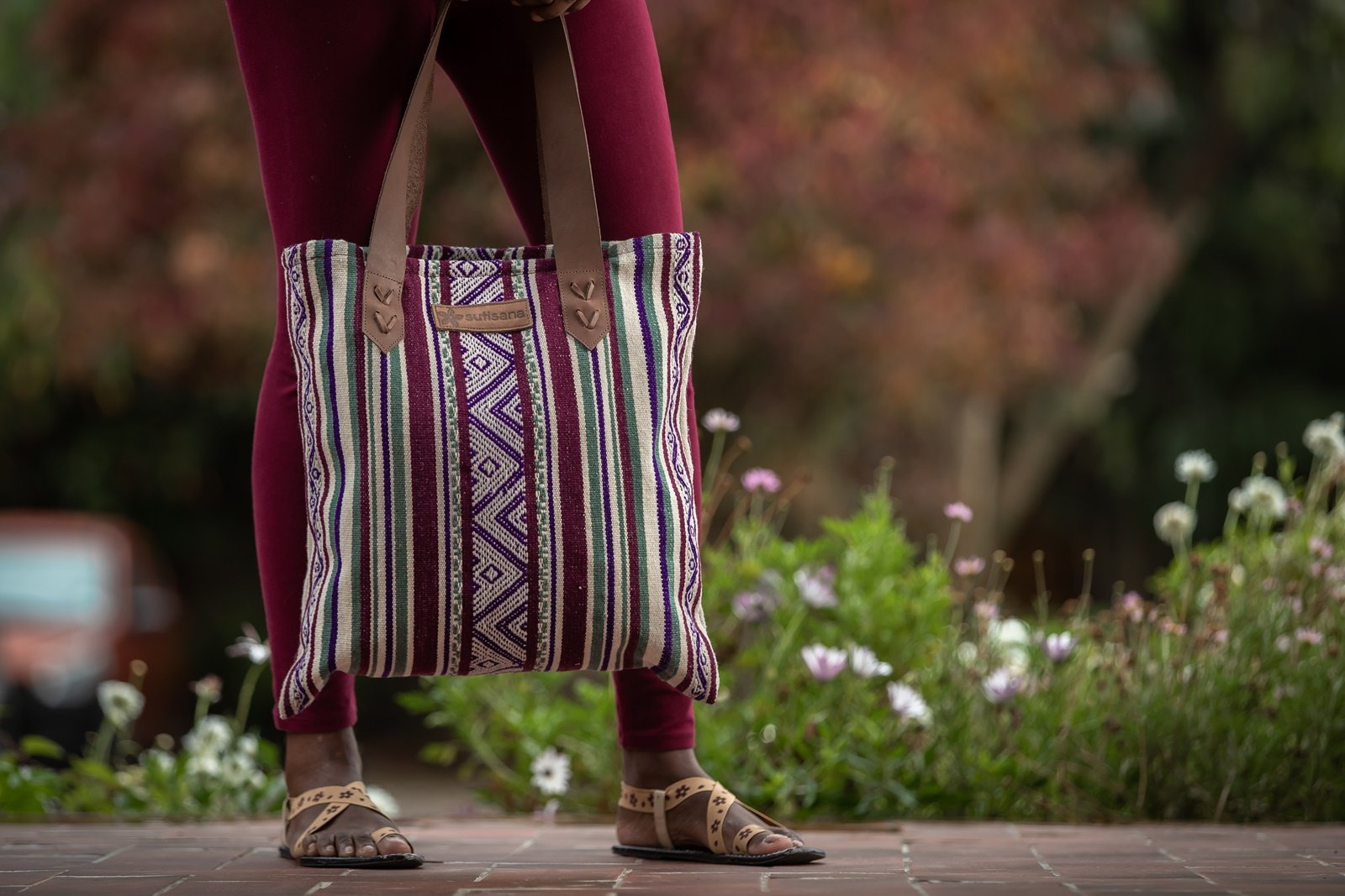 Oversized tote bag made from 100% sheep’s wool with hand-sewn leather straps and a zippered inside pocket, perfect for travel.