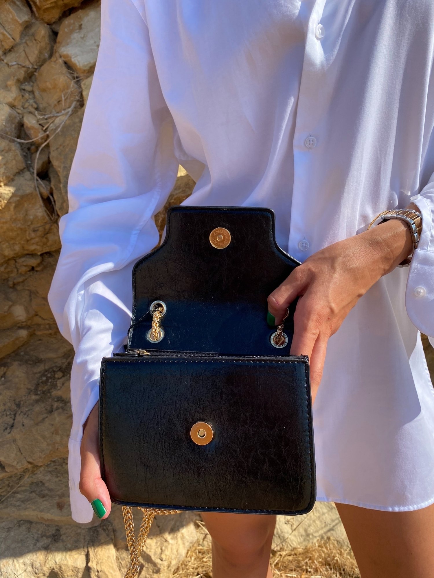 A stylish black Shoulder Mini Bag made of synthetic leather with a chain-link shoulder strap and magnetic closure.