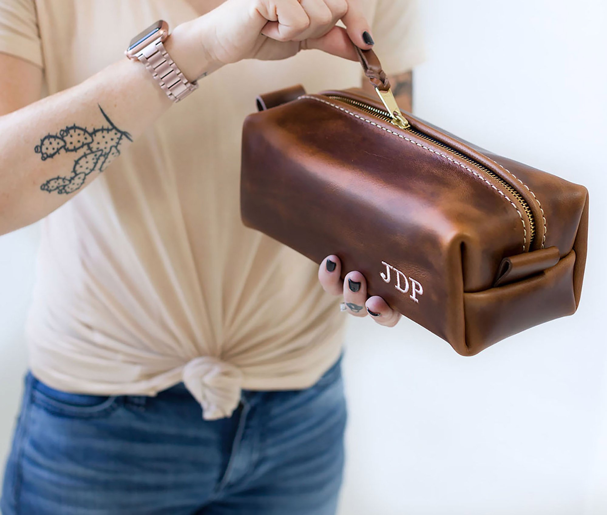 Handcrafted full grain leather toiletry bag with heavy duty zipper and water-resistant liner, perfect for travel.