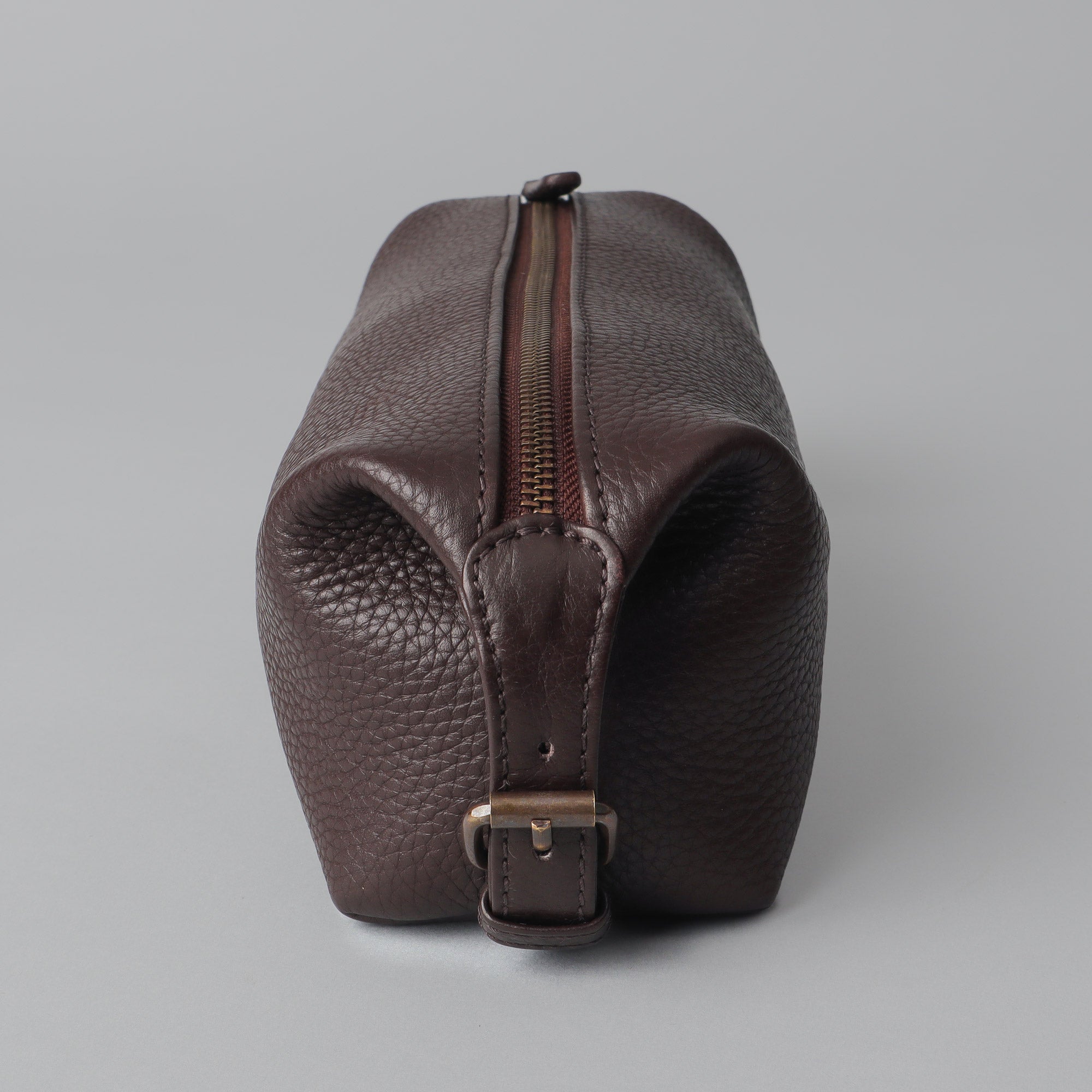 Tokyo Toilet Bag made of premium full grain leather, featuring a spacious interior and zipper pocket, designed for toiletries.