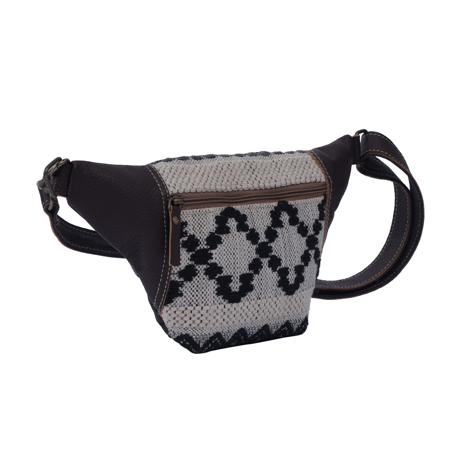 Virido Fanny Pack made of textured rug, leather, and canvas, featuring smooth zippers and a stylish design.