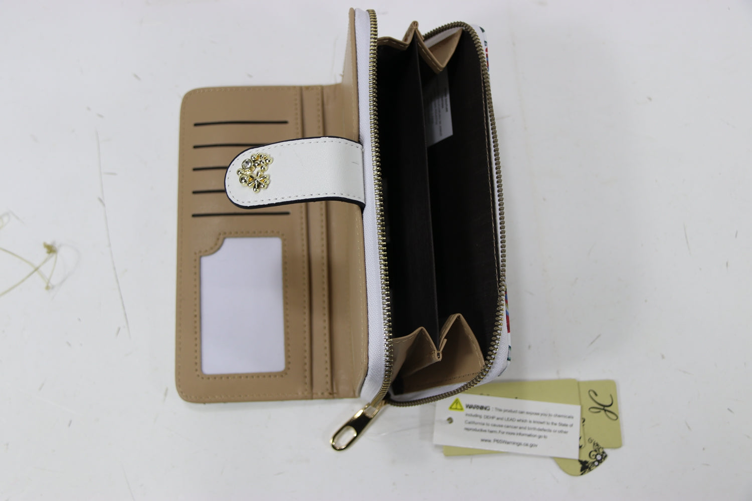 Wallet W1449 in sleek design, showcasing multiple card slots and cash compartment.