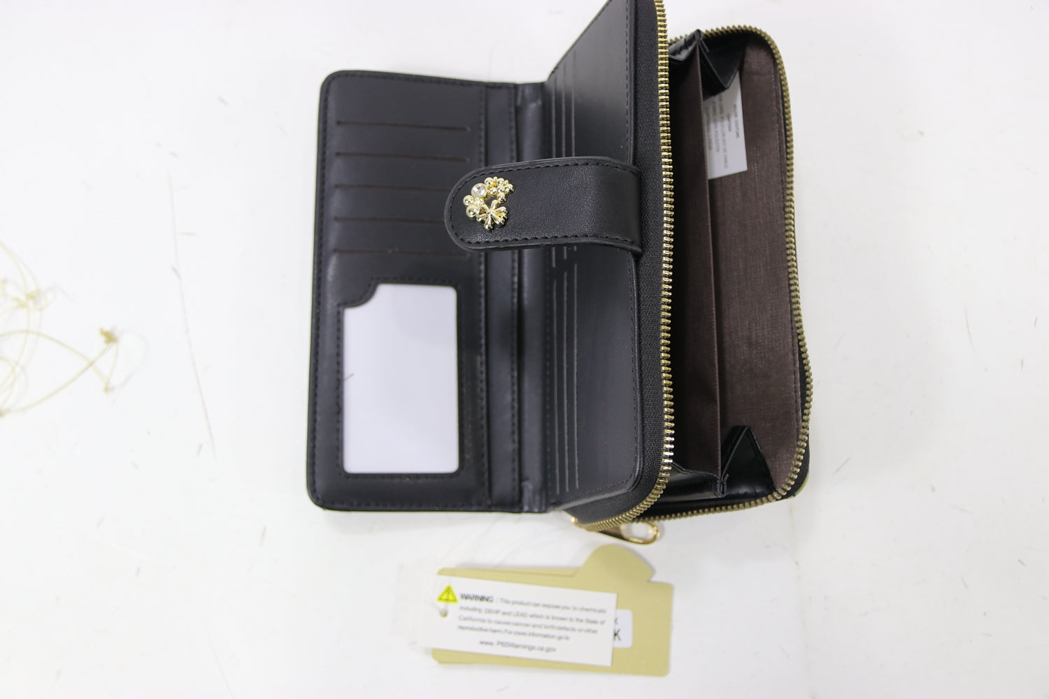 Wallet W1449 in sleek design, showcasing multiple card slots and cash compartment.