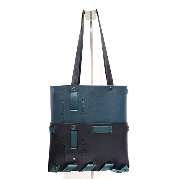 Weaveasy Block Tote Bag featuring customizable color straps and an adjustable strap, with a DiSCARVERY pouch bag included.