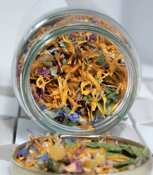 A soothing blend of wild flowers for facial steam, promoting relaxation and skin rejuvenation.