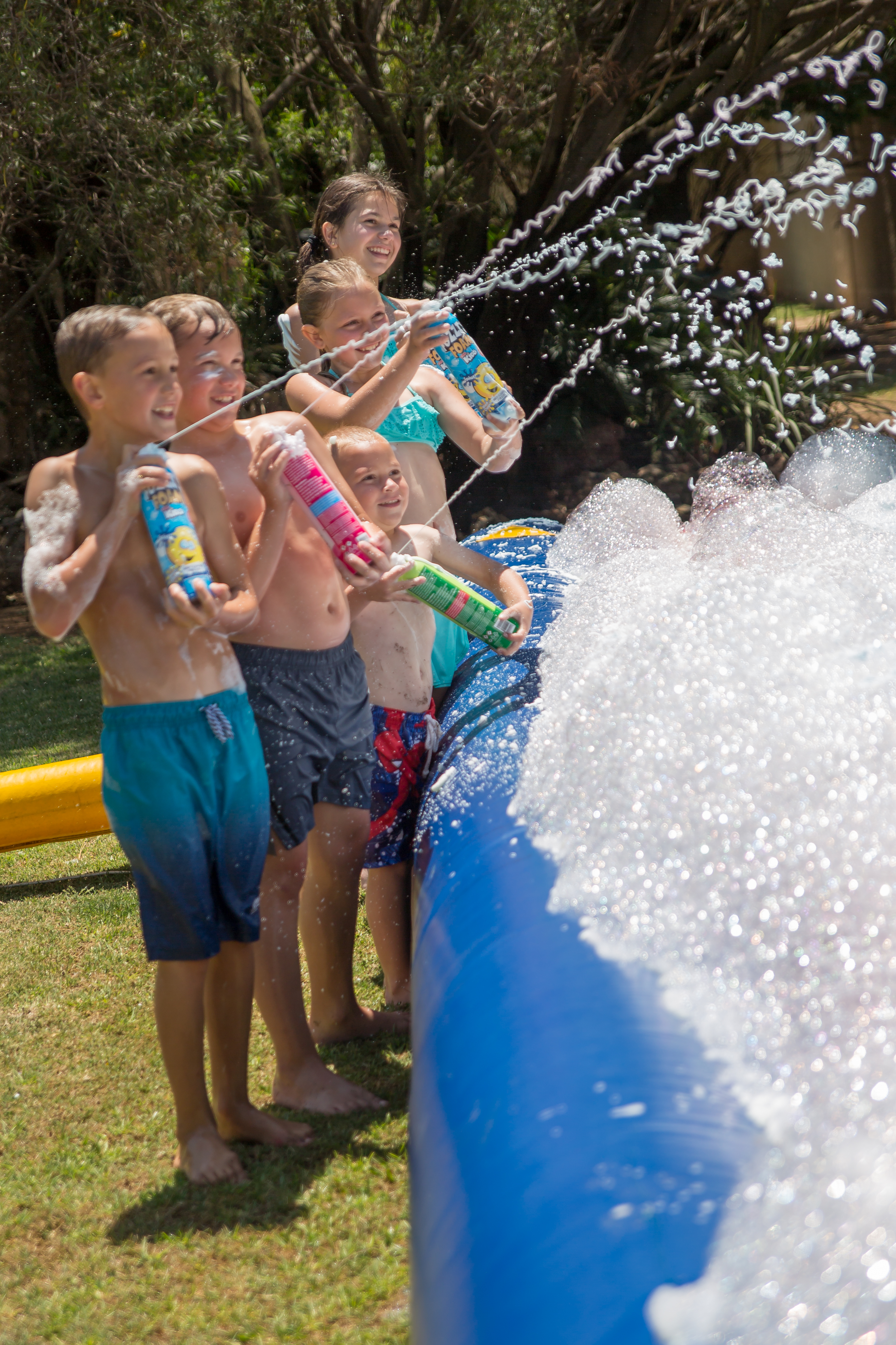 Fozzi's Bath Foam Aerosol for Kids in a colorful canister, designed for fun and gentle cleansing during bath time.