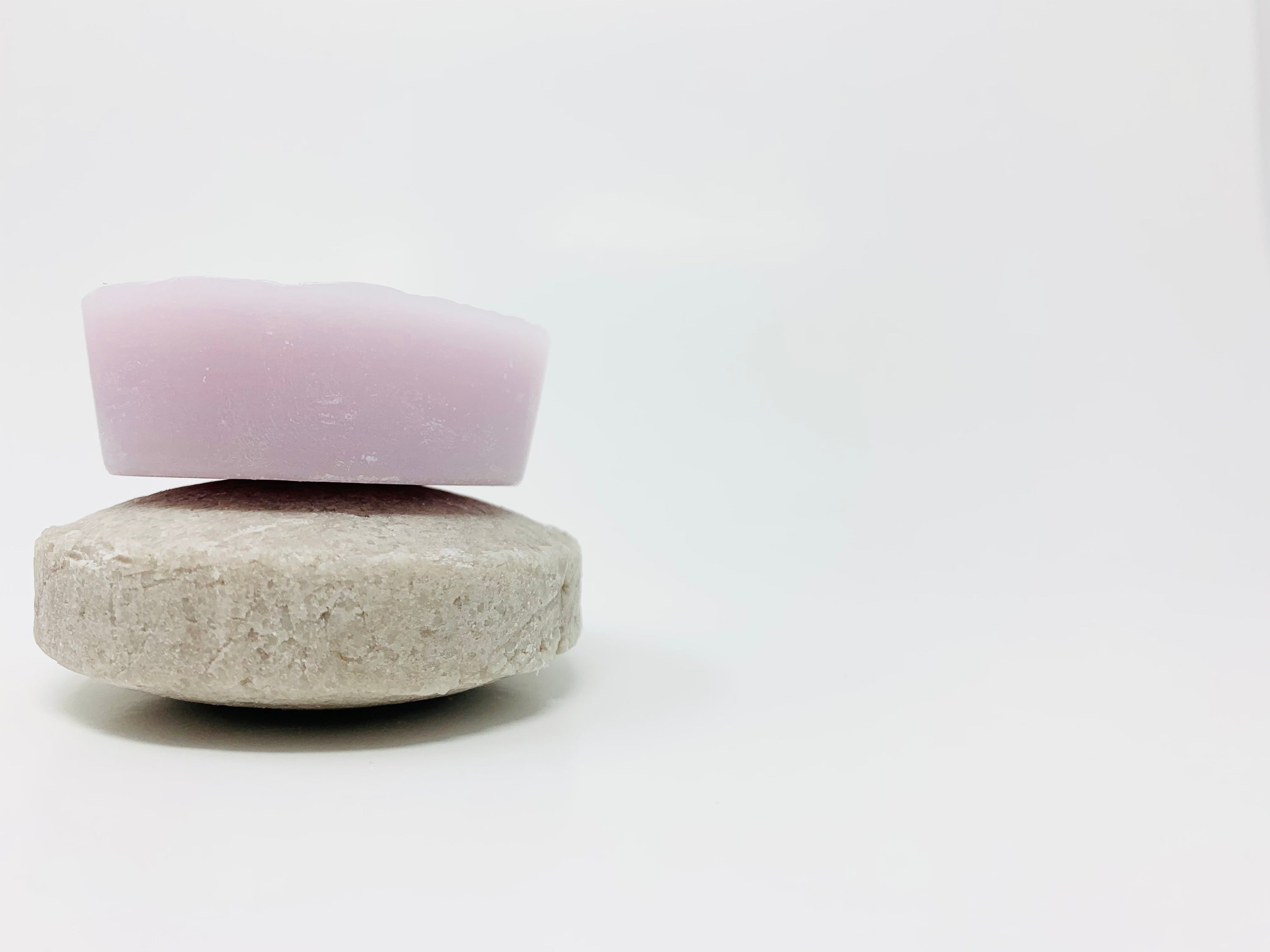 beSTRONG Bundles featuring eco-friendly shampoo and conditioner bars in low waste packaging, perfect for fine or damaged hair.