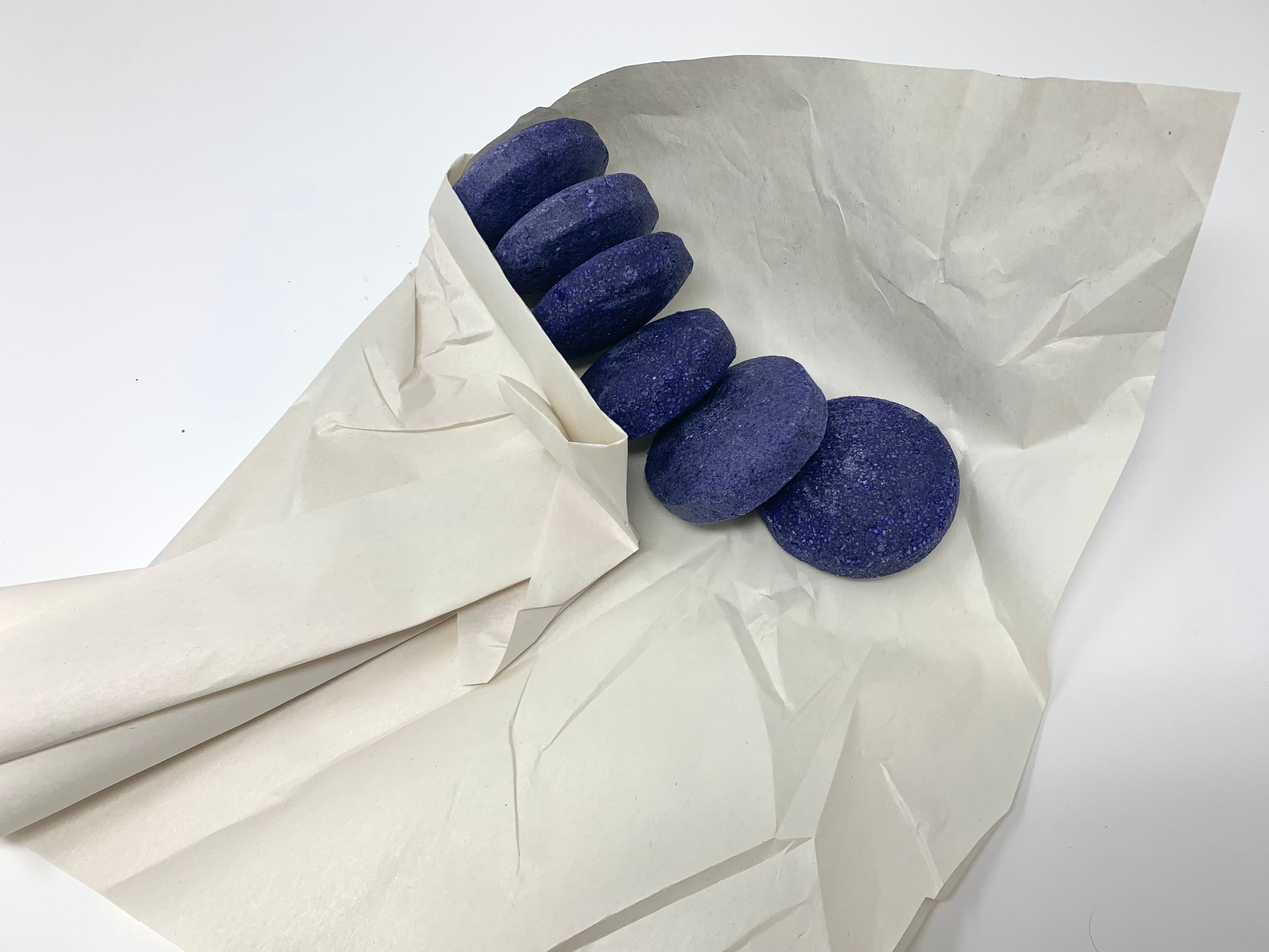 A set of six purple-toning shampoo bars designed to eliminate brassy tones from blonde hair, displayed on a white background.