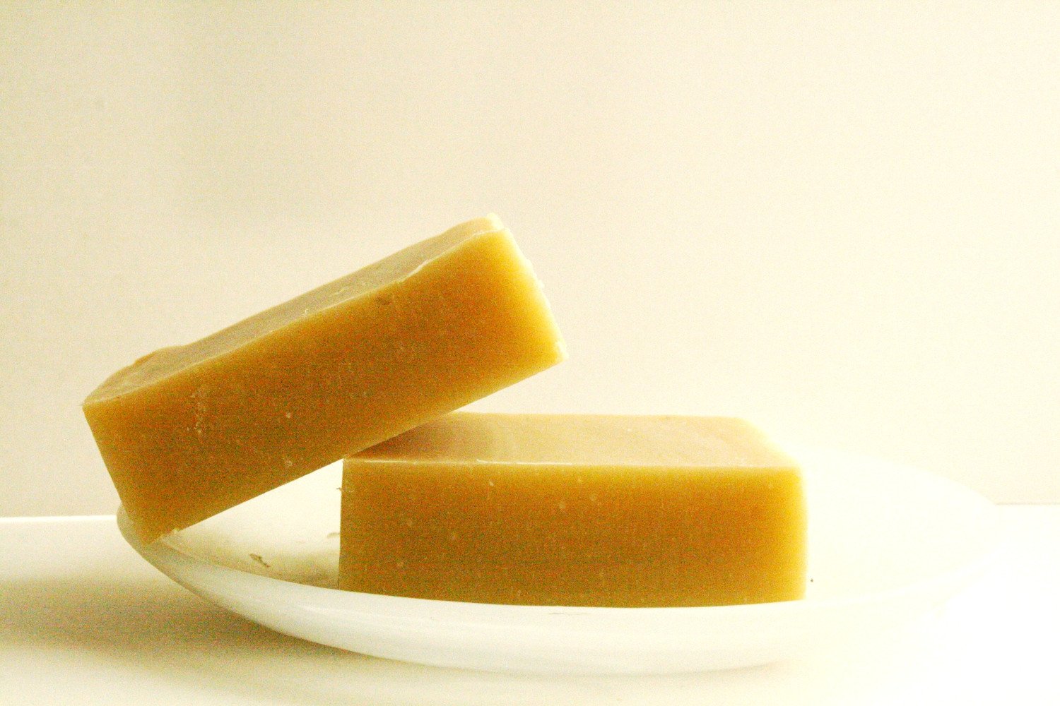 Coconut Silk Conditioning Shampoo Bar with natural ingredients, showcasing its smooth texture and eco-friendly packaging.