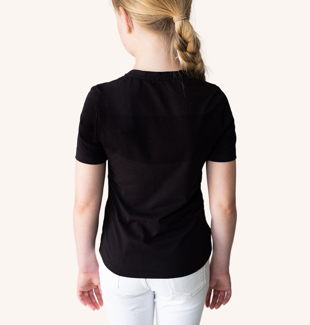 A comfortable and stylish Alignment Posture T-shirt for kids, featuring Posture Alignment Technology for improved shoulder alignment.