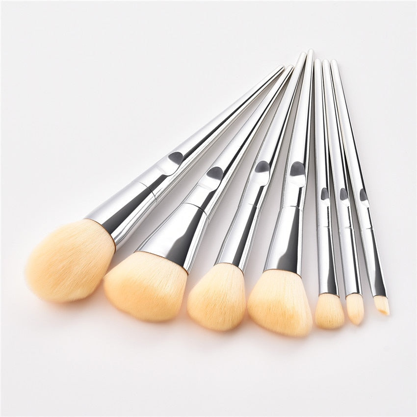 7pcs Finger Groove Makeup Brushes Set in silver, featuring soft bristles and ergonomic handles for professional makeup application.