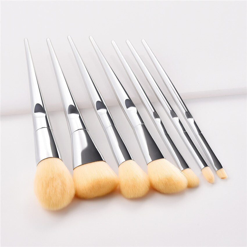 7pcs Finger Groove Makeup Brushes Set in silver, featuring soft bristles and ergonomic handles for professional makeup application.