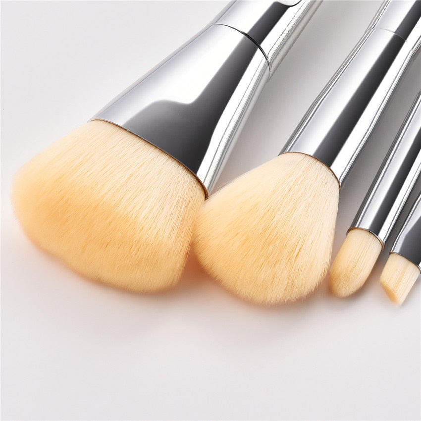 7pcs Finger Groove Makeup Brushes Set in silver, featuring soft bristles and ergonomic handles for professional makeup application.