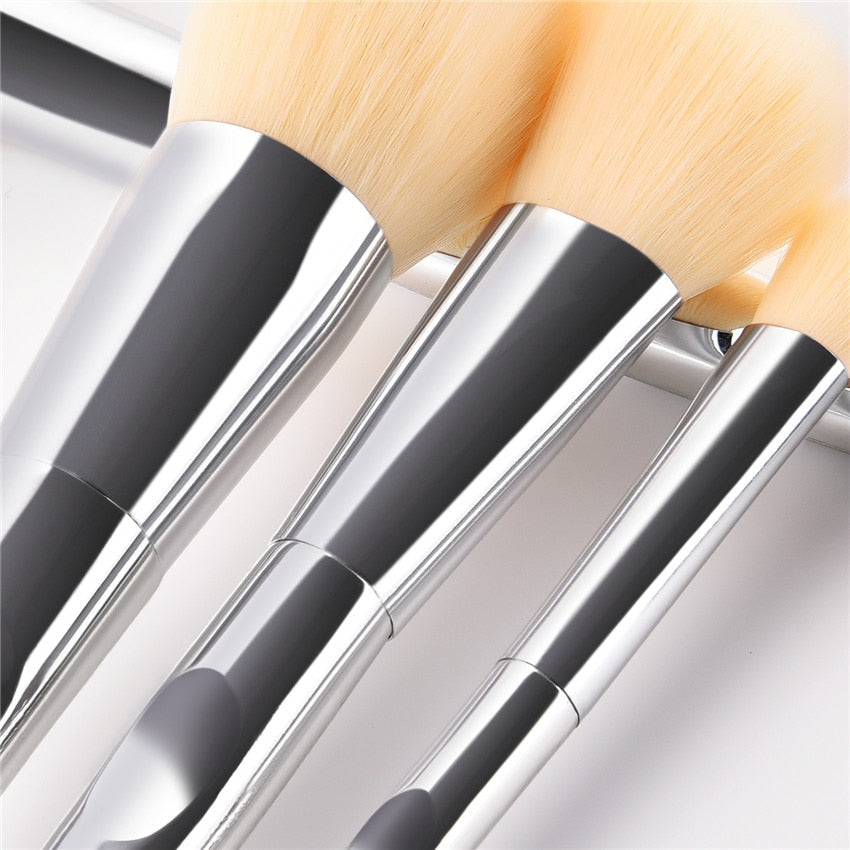 7pcs Finger Groove Makeup Brushes Set in silver, featuring soft bristles and ergonomic handles for professional makeup application.