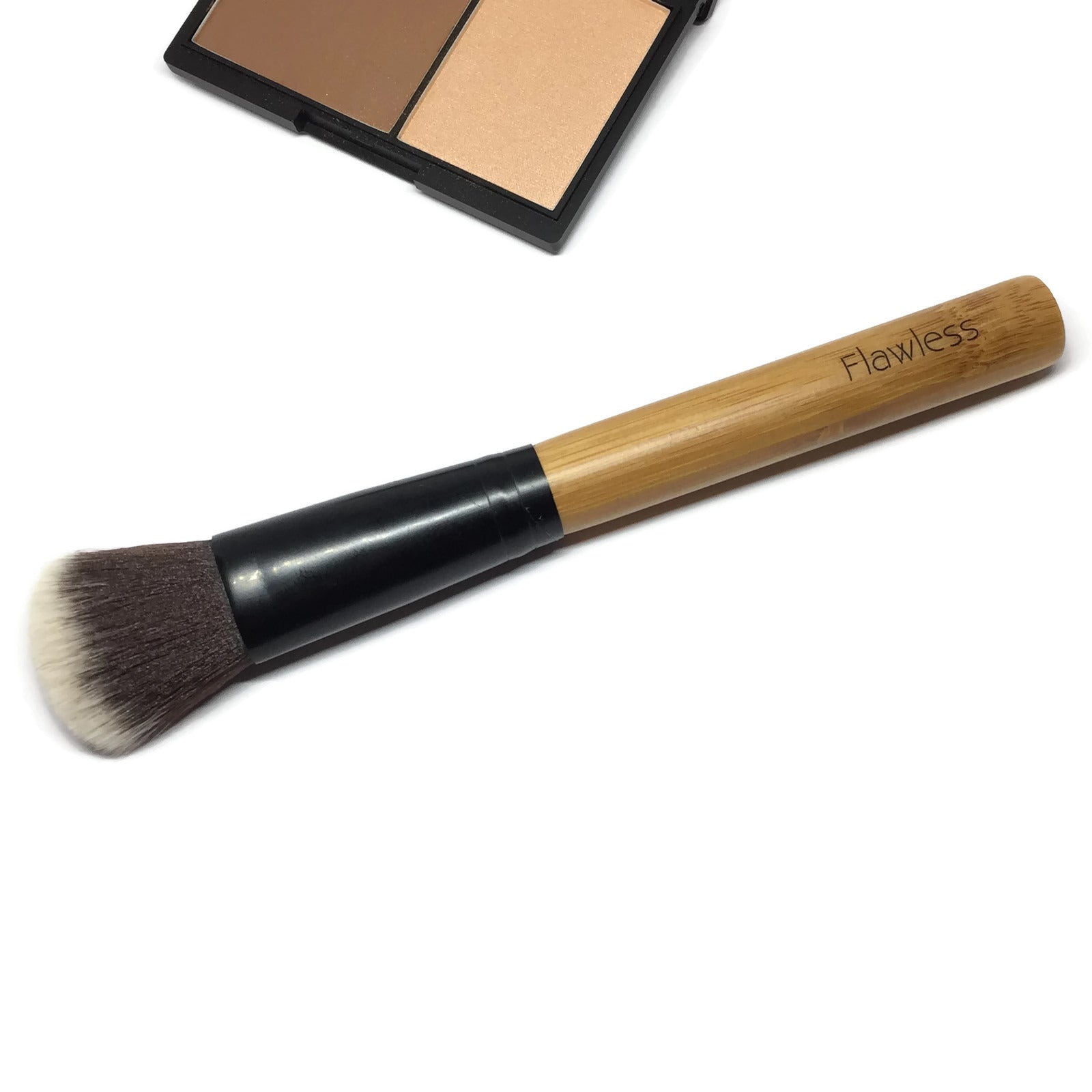 Flawless Contouring Brush with densely packed synthetic fibres, designed for seamless blending and contouring.