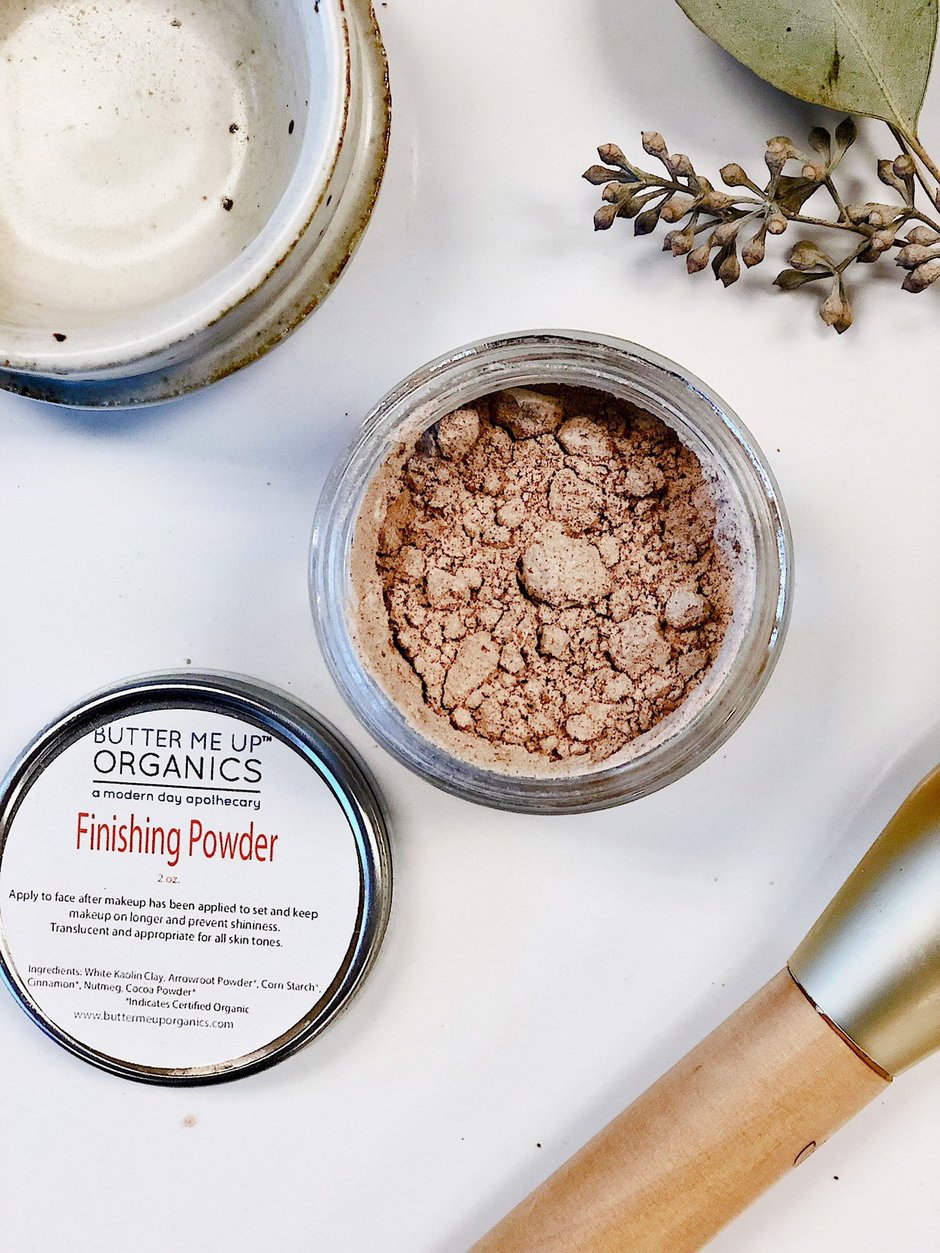 Organic Finishing Powder Setting in a heavyweight glass jar with a metal lid, showcasing its translucent powder and eco-friendly packaging.