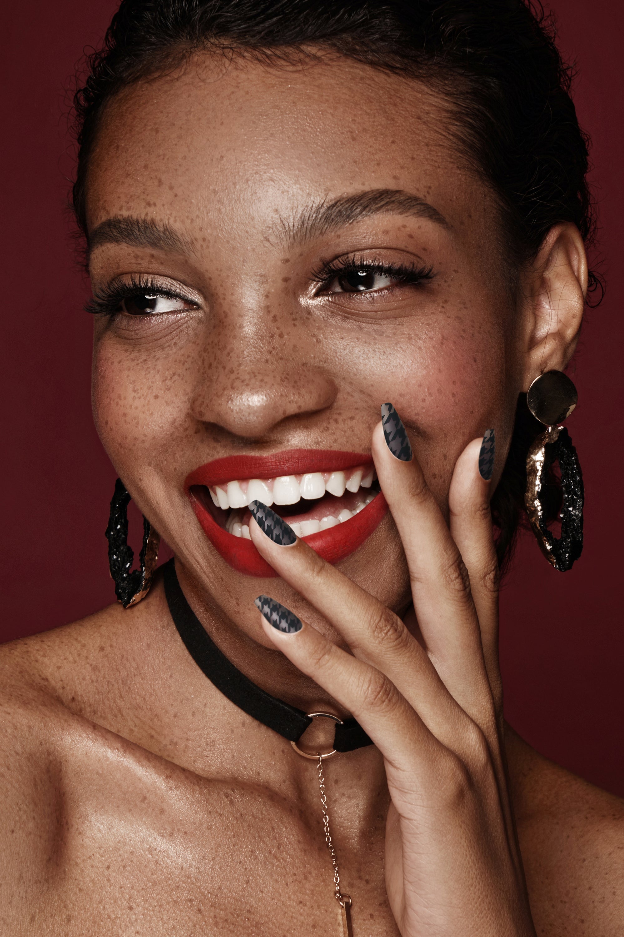 Chic Mood press-on nails featuring a grey base with a black houndstooth pattern, elegantly displayed with nail care accessories.