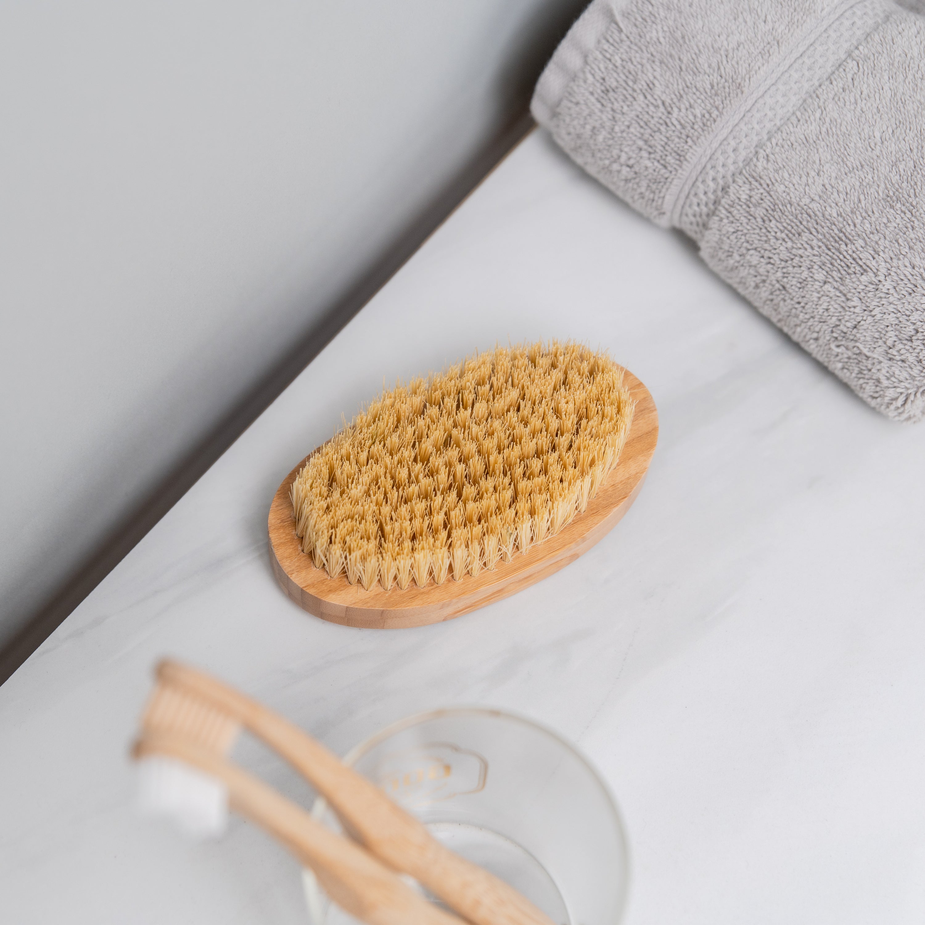 A natural Dry Brush made from bamboo and sisal fibers, designed for exfoliating and rejuvenating skin.