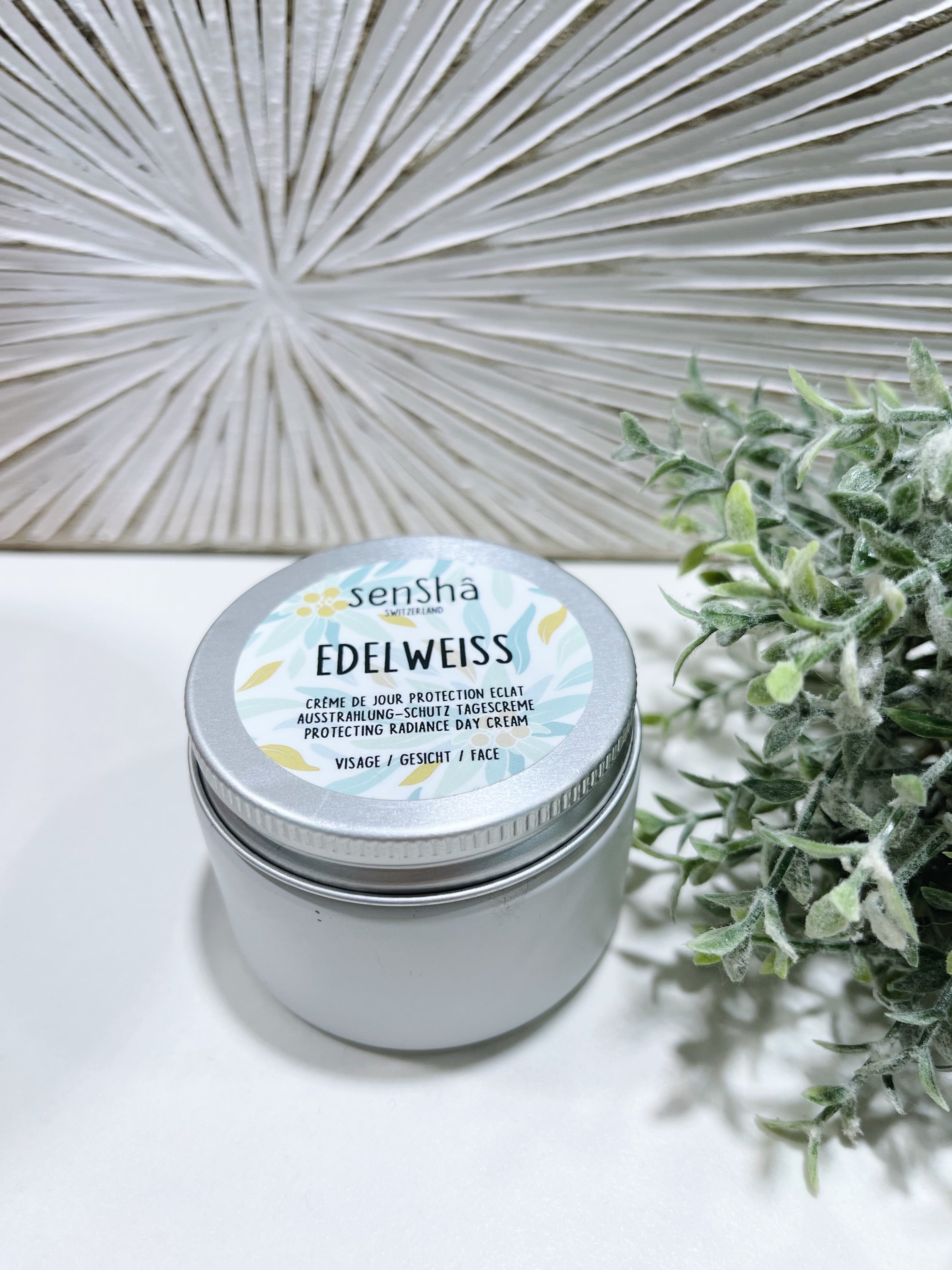 Edelweiss 50ml Crème protection in a sleek container, showcasing its natural ingredients and luxurious texture.