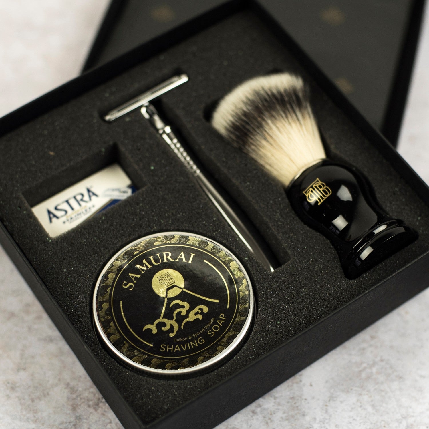 Premium Shaving Gift Set featuring a DE safety razor, shaving brush, shaving soap, and razor blades in a black gift box.