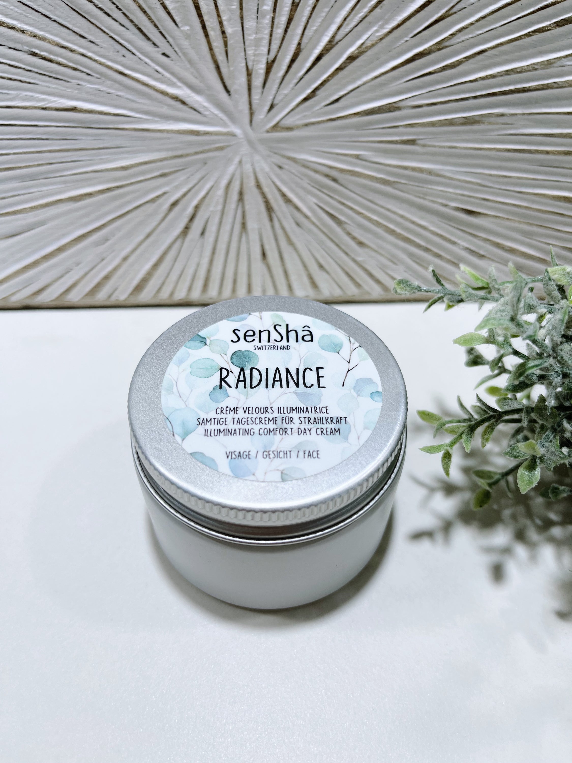 Radiance 50ml Crème de jour Protectrice, a luxurious cream in a sleek container, designed for all skin types with nourishing and illuminating properties.