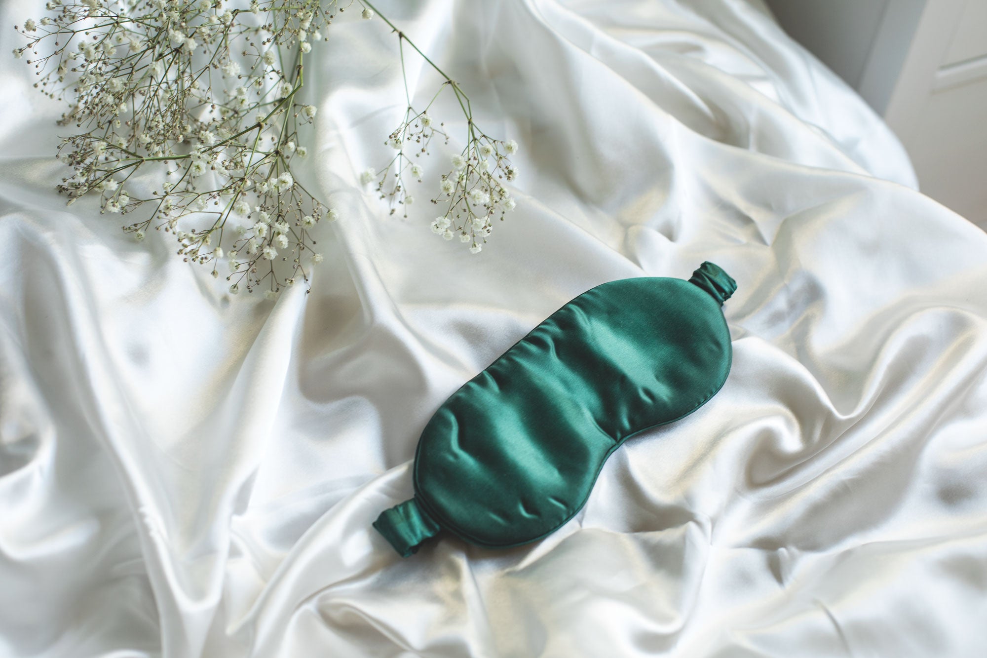 SIB™ mulberry silk eye mask in luxurious silk with matching pouch, designed for comfort and hydration.