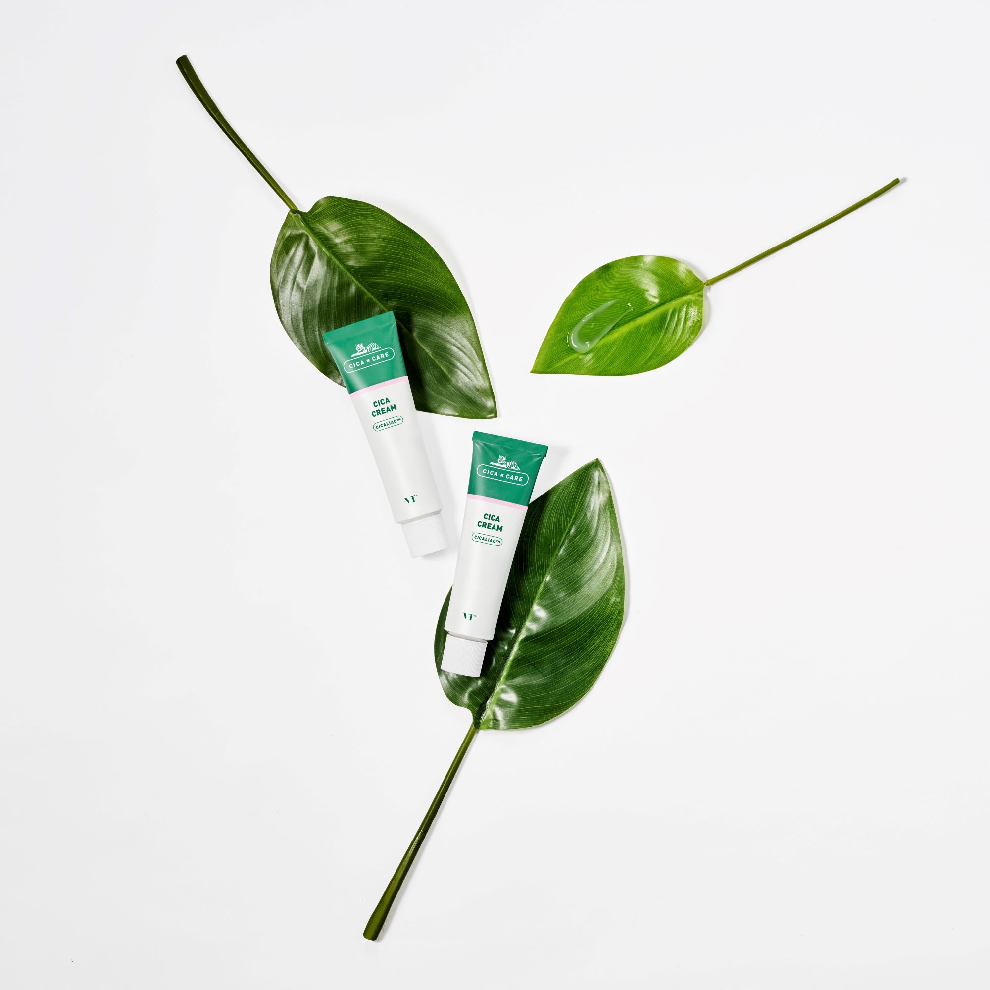 VT CICA Cream in a sleek container, designed for soothing troubled skin with a non-greasy formula.