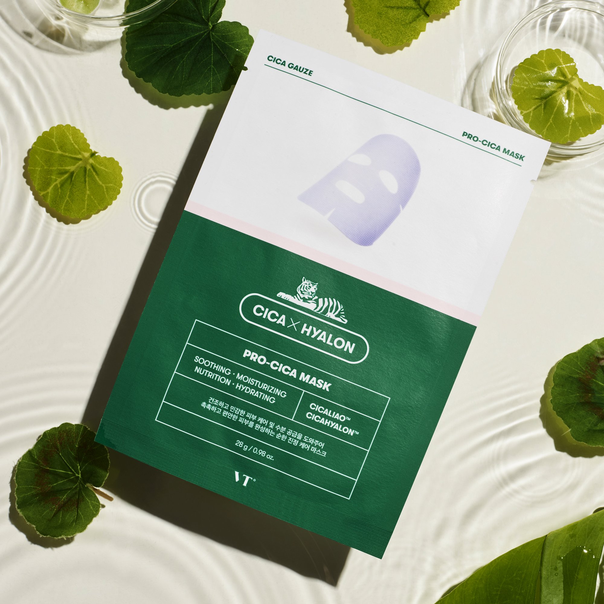 VT CICA PRO MASK pack containing 6 soothing and moisturizing sheet masks for sensitive skin.