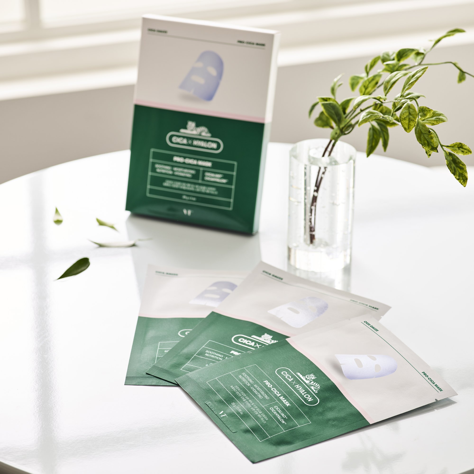 VT CICA PRO MASK pack containing 6 soothing and moisturizing sheet masks for sensitive skin.