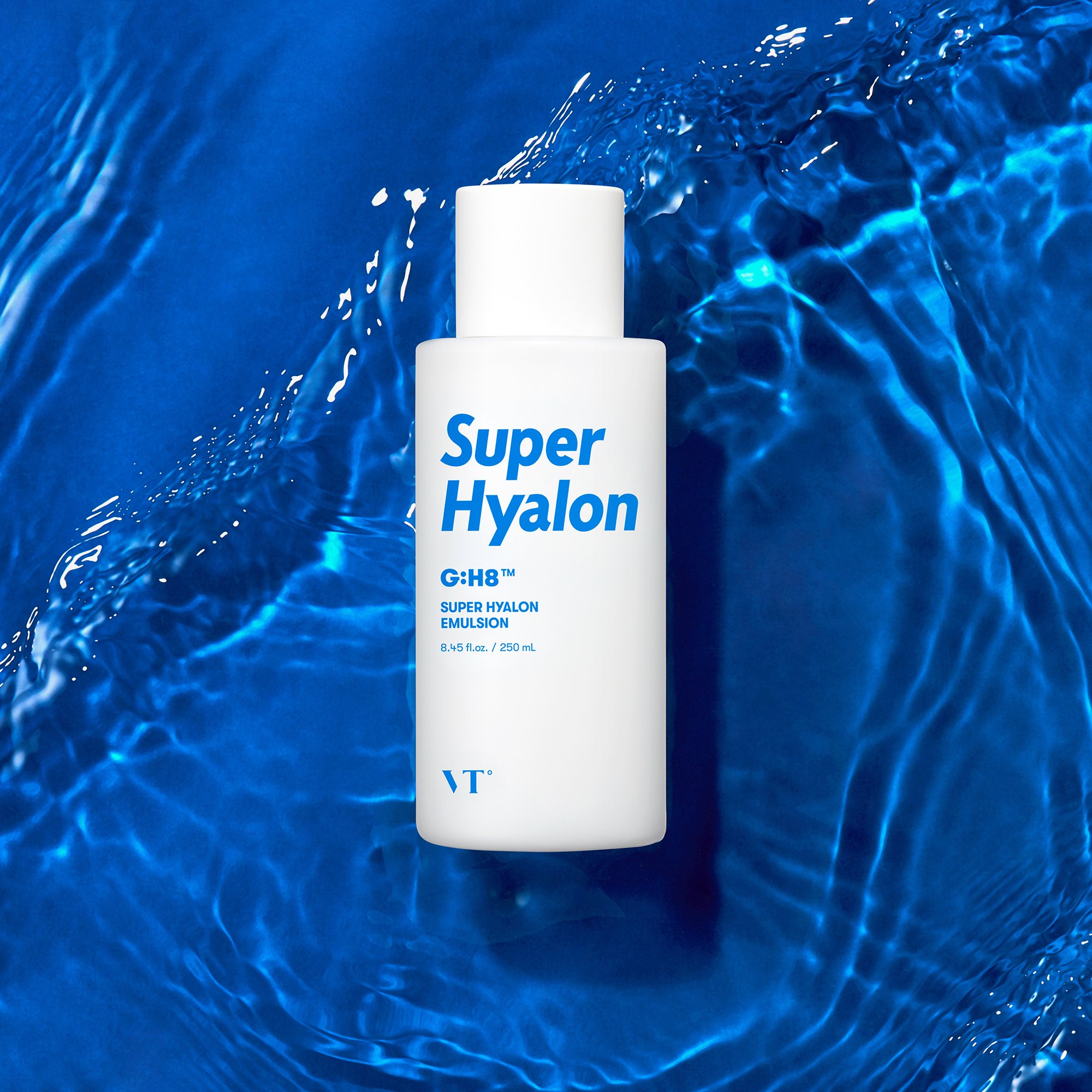 VT Super Hyalon Emulsion bottle showcasing its hydrating properties and key ingredients.