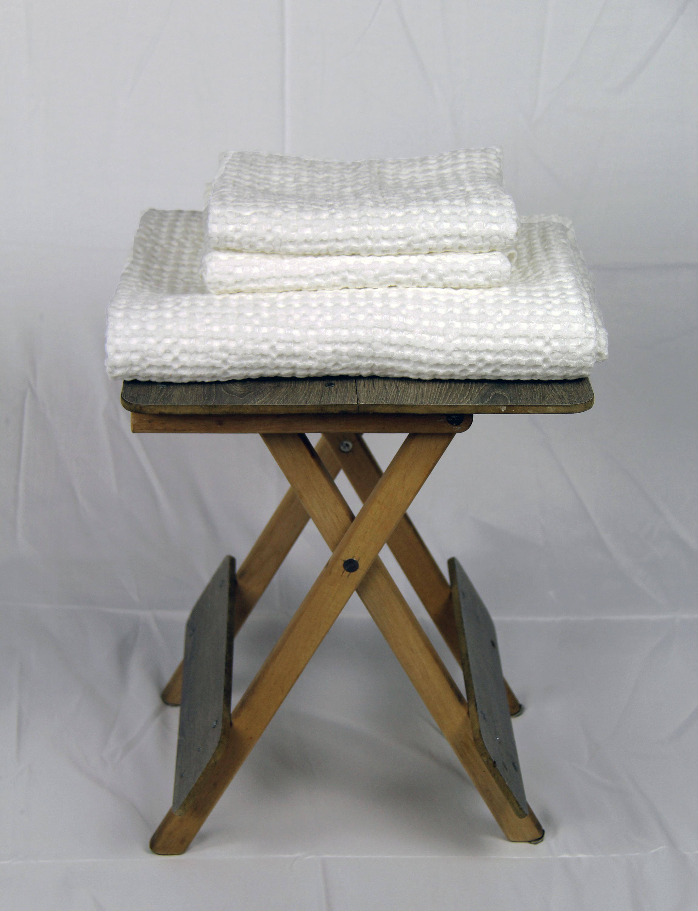 Light Grey linen waffle towel showcasing its unique texture and soft fabric, perfect for luxurious bathing experiences.