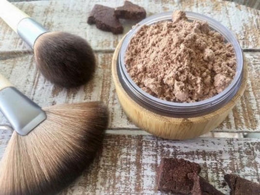 All-Natural Bronzer Loose Powder in a bamboo container with a sifter, showcasing its eco-friendly packaging and natural ingredients.