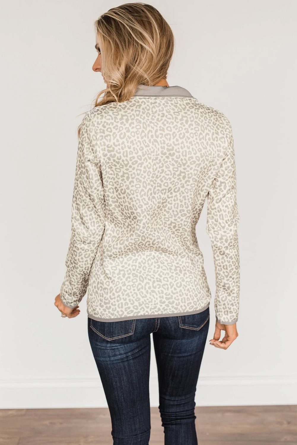 Beige lapel sweatshirt with leopard print, featuring a snap front and kangaroo pocket, perfect for casual wear.