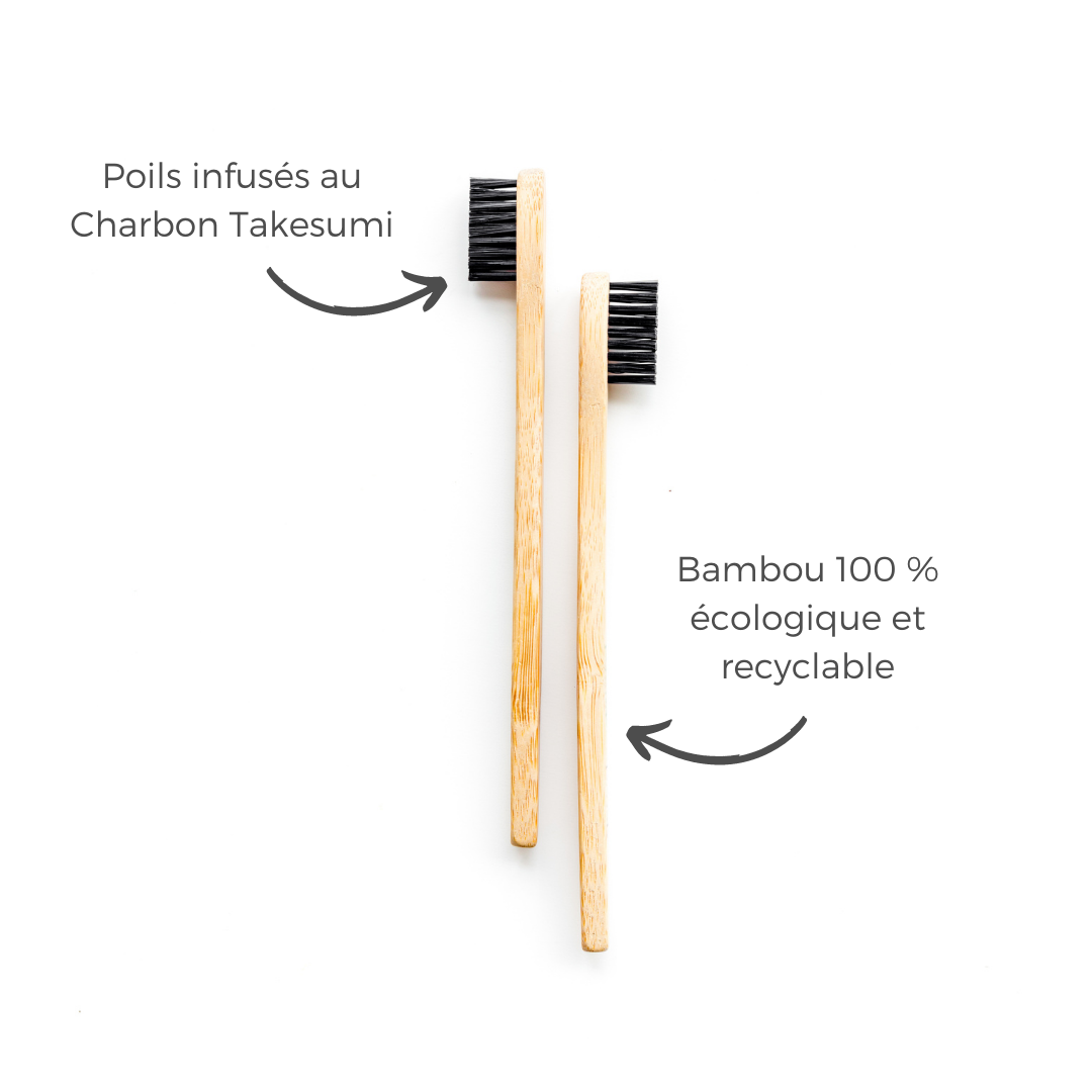 Brosse à dents en bambou infusée au charbon de bambou avec tête en nylon, accompagnée d'un pochon en coton naturel.