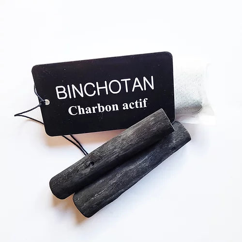 Lot de 2 charbons binchotan en eucalyptus BIO, adaptés pour filtrer l'eau dans des gourdes étroites.