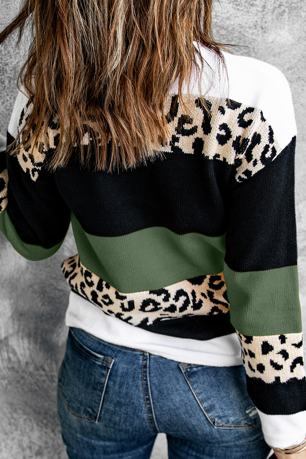 A stylish Crewneck Leopard Color Block Knit Pullover Sweater featuring a chic color block design and leopard pattern splicing, perfect for casual wear.