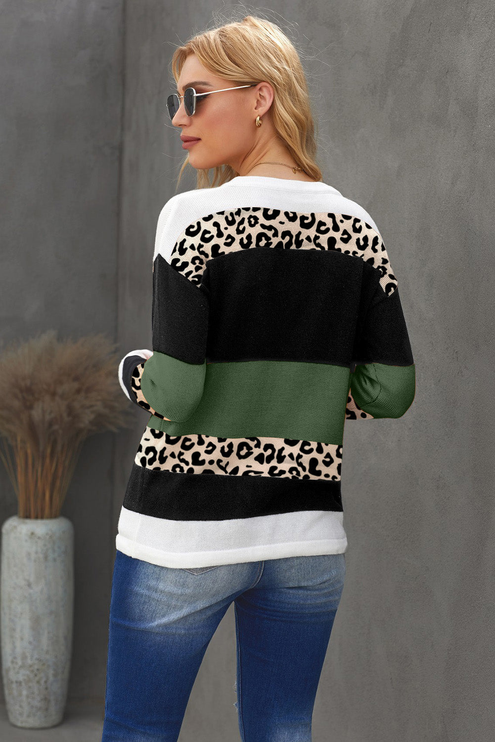 A stylish Crewneck Leopard Color Block Knit Pullover Sweater featuring a chic color block design and leopard pattern splicing, perfect for casual wear.