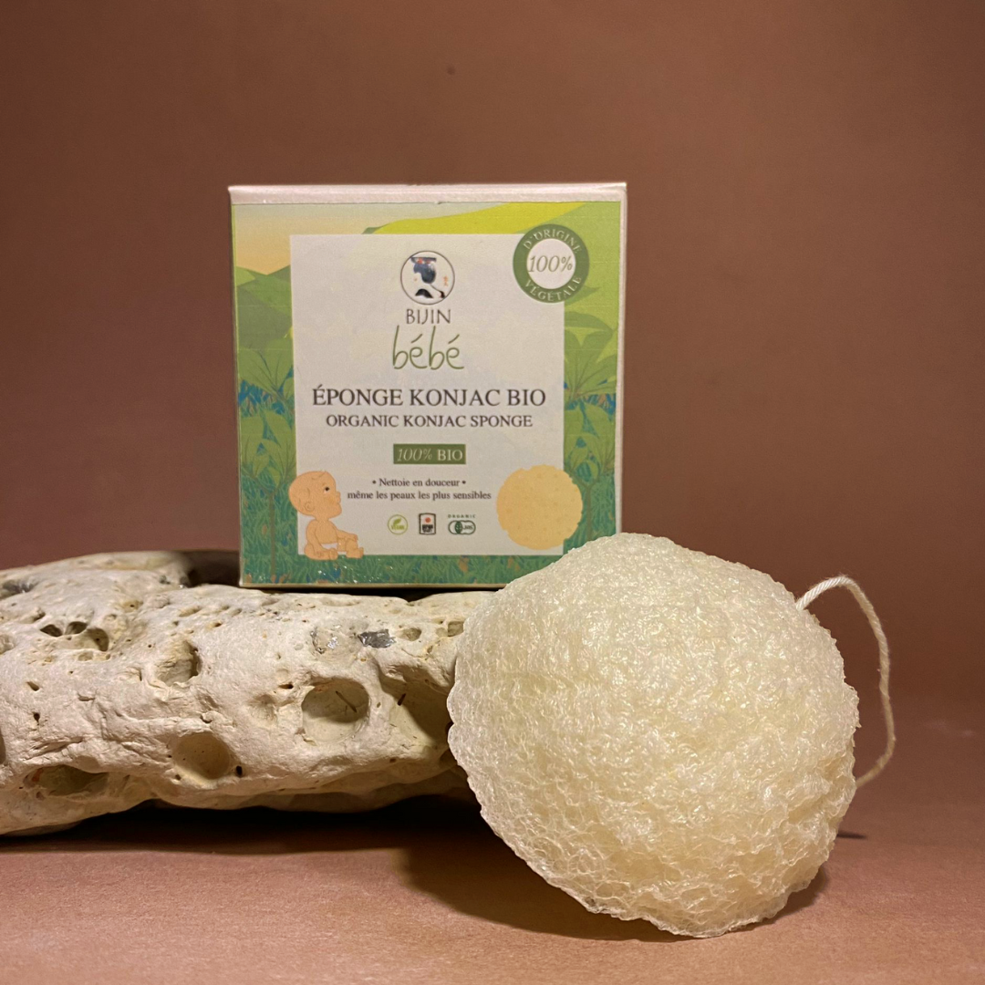 Éponge Konjac BIO pour bébé, douce et naturelle, idéale pour la toilette des nourrissons, fabriquée au Japon.