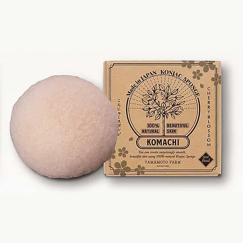 Éponge nettoyante Konjac BIO au Sakura, fabriquée à partir de racine de konjac, argile rose et fleur de cerisier, idéale pour un nettoyage doux.