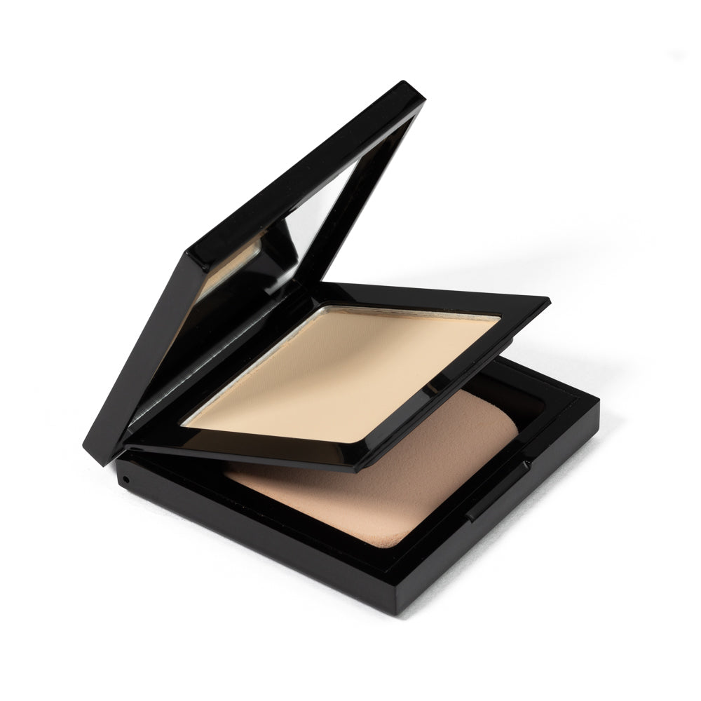 EpiLynx Hydrating Powder Foundation in a compact with a sponge, showcasing its matte finish and available shades.