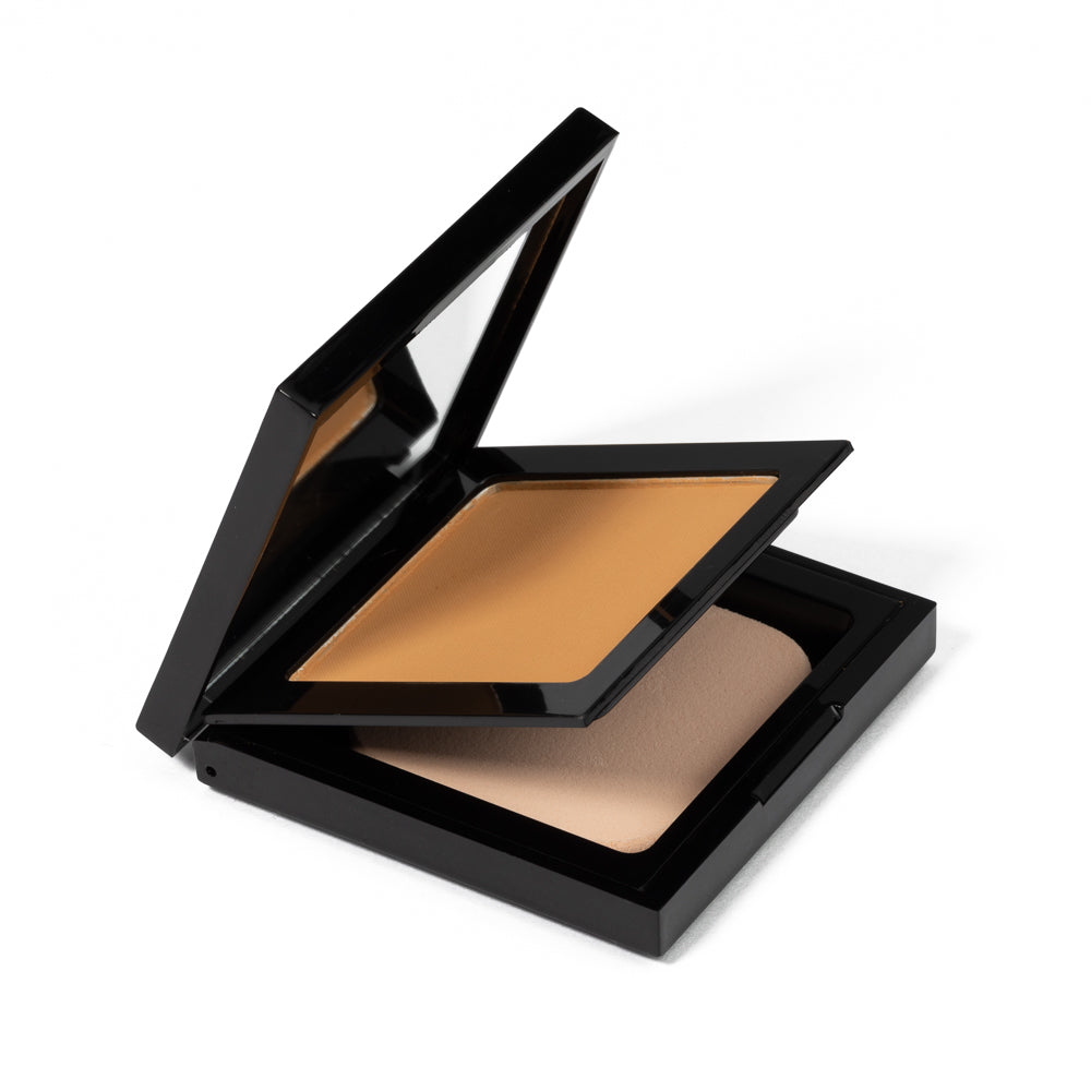 EpiLynx Hydrating Powder Foundation in a compact with a sponge, showcasing its matte finish and available shades.