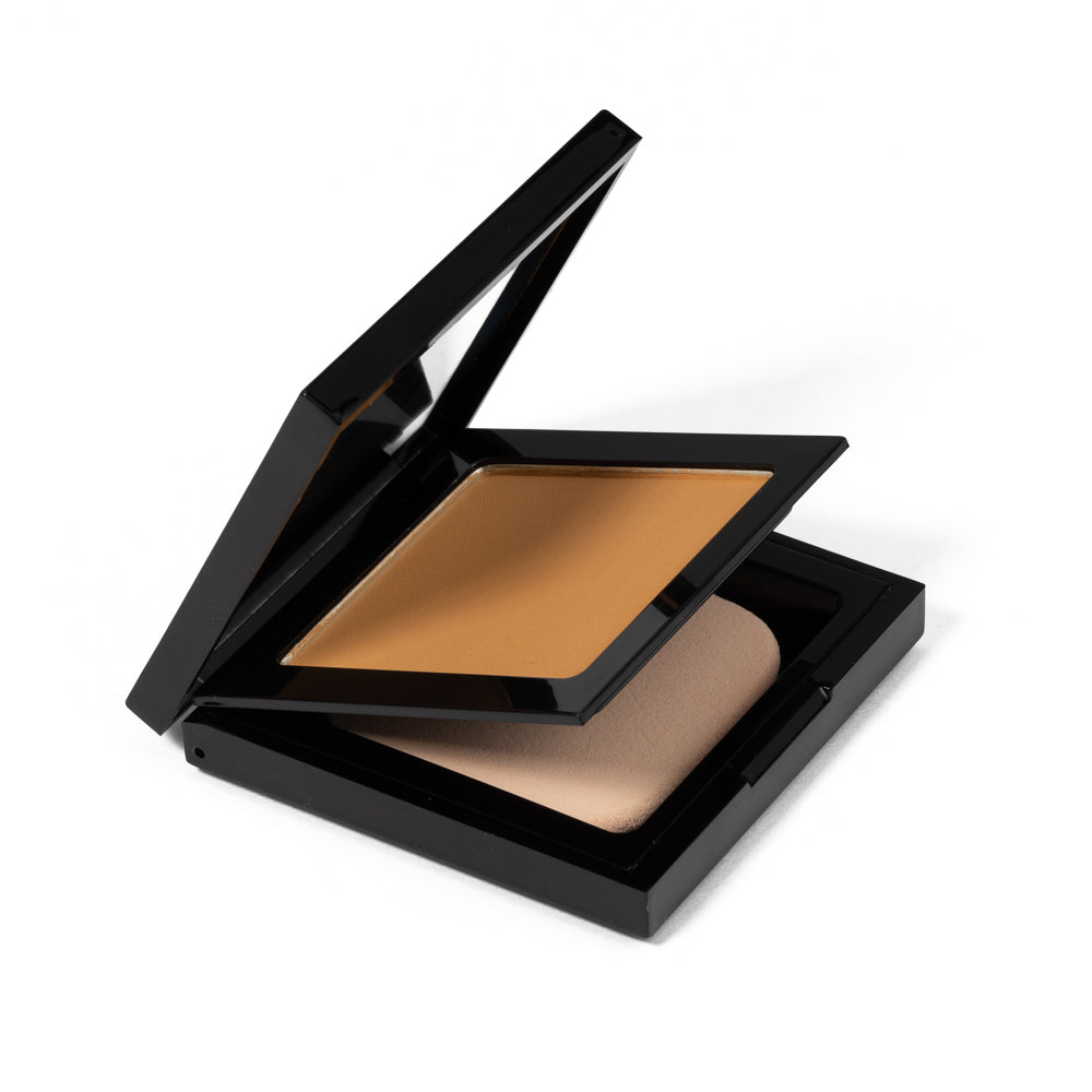 EpiLynx Hydrating Powder Foundation in a compact with a sponge, showcasing its matte finish and available shades.