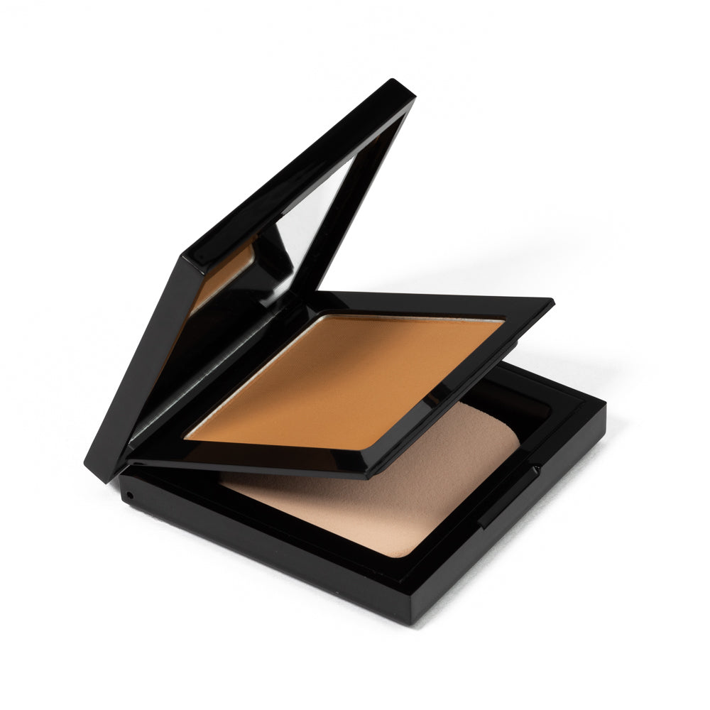 EpiLynx Hydrating Powder Foundation in a compact with a sponge, showcasing its matte finish and available shades.